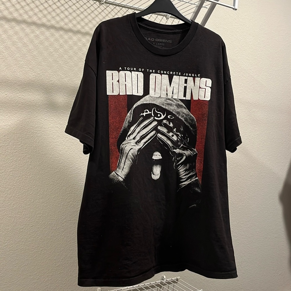 Bad omens tour of the concrete jungle concert shirt
